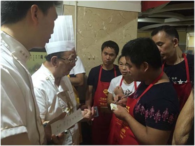 重慶餐飲界大咖董大師親臨隨手香餐飲創業培訓基地進行技術交流，轟動全場！