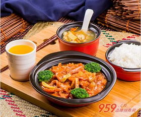 阿宏快餐 開啟砂鍋飯事業，酒店管理經驗助力低門檻投資